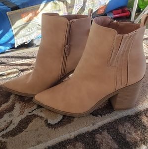 Light tan Boots size 9.5